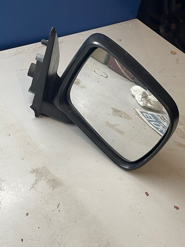 Retrovisor Derecho Nissan Terrano 2