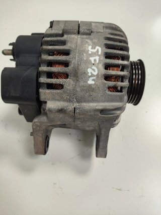 Alternador Hyundai Santa Fe 2.4 de 2004.