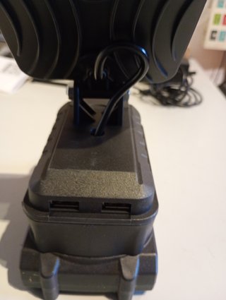 Foco LED con 2 Puertos USB para Batería Makita