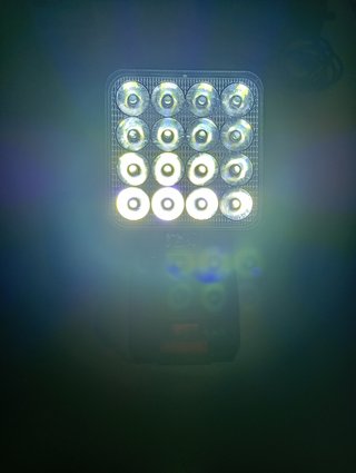 Foco LED con 2 Puertos USB para Batería Makita