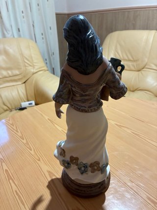 Figura Mujer con Cántaros Pons Collections