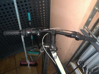 Bicicleta de montaña negra