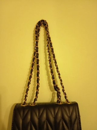 Bolso fiesta acolchado negro y dorado