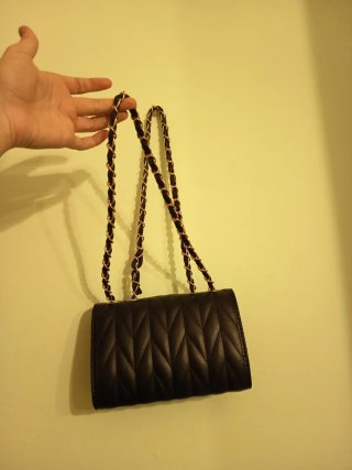 Bolso fiesta acolchado negro y dorado
