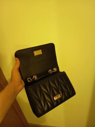 Bolso fiesta acolchado negro y dorado