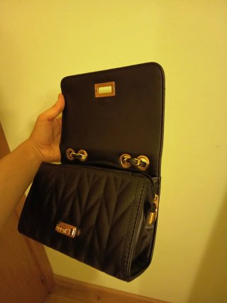 Bolso fiesta acolchado negro y dorado