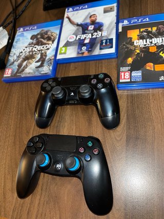 Consola PS4 Slim + 2 Mandos + 3 Juegos