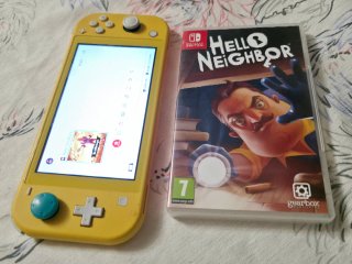Nintendo Switch Lite + Hello Neighbor y funda