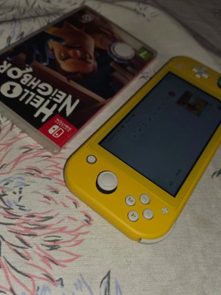 Nintendo Switch Lite + Hello Neighbor y funda