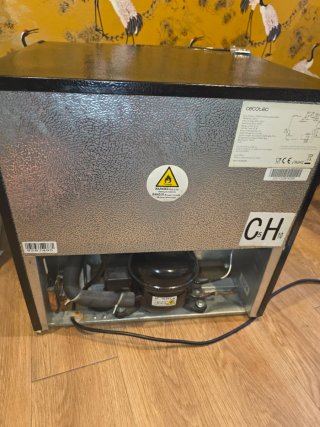 Mininevera Cecotec GrandCooler 46L Congelador