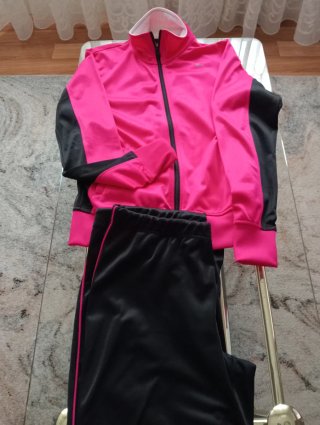 Conjunto deportivo TENTH WOMAN talla L