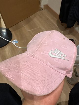 Gorra Nike Rosa con Logo Repetido