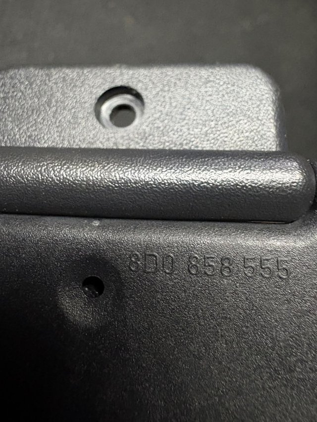 Soporte central parasoles Audi A4 B5 8D0858555