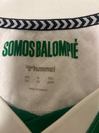 Camiseta Hummel Verde y Blanca