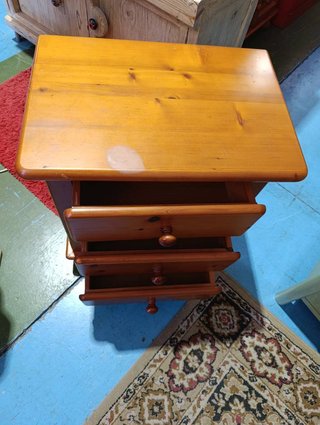 MESITA DE NOCHE MADERA PINO 3 CAJONES