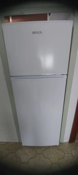 Nevera Artica con Congelador Superior a estrenar.