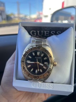 Reloj Guess Dorado y Negro Original sin estrenar.