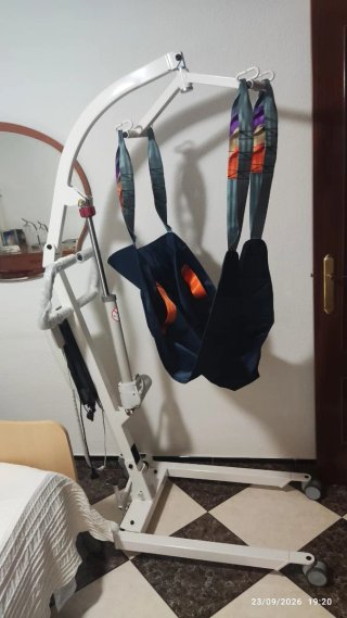 Grúa de elevación y traslado. Ancianos