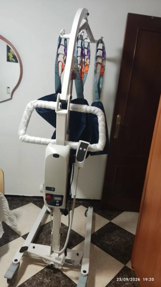 Grúa de elevación y traslado. Ancianos