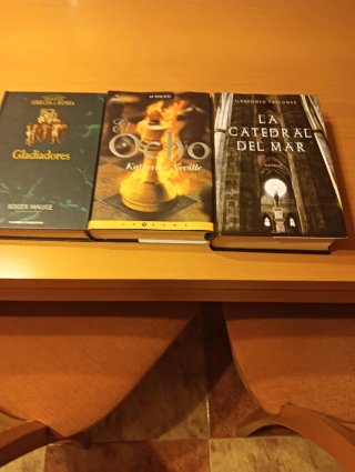 3libros de diferentes autores
