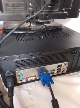 PC de sobremesa TooQ con monitor OKI