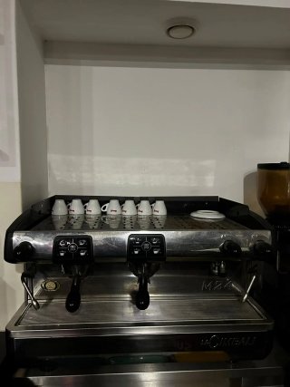 Máquina de Café Profissional La Cimbali M24