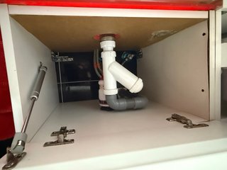 Mueble de baño completo con lavabo y espejo