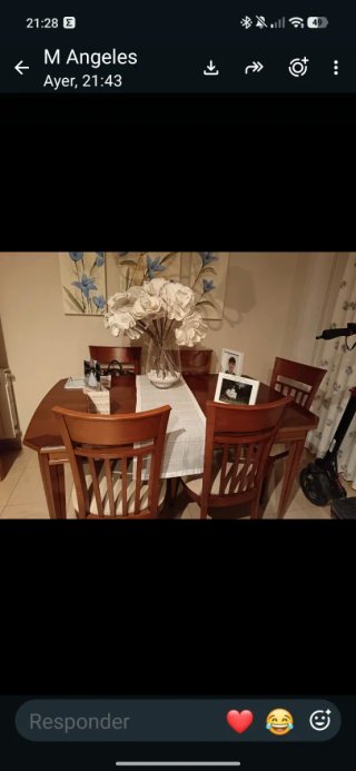 Mesa de comedor de madera