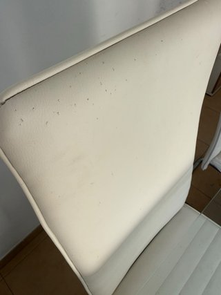 Mesa de Cristal y 4 Sillas Blancas