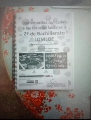 Libro de matemáticas de 2 de Bach y Universidad