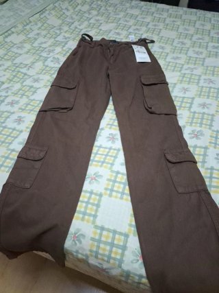 Pantalón cargo marrón talla 34