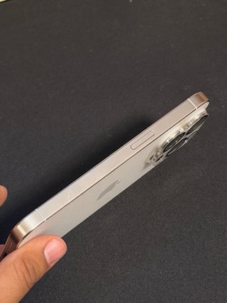 iPhone 15 Pro 128 GB / 90% bateria