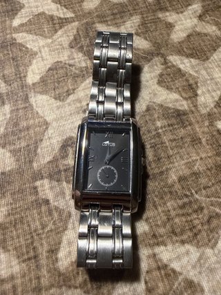 Reloj Lotus Rectangular Negro y Plateado