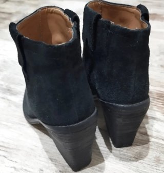 Botines de tacón Zara en serraje negro
