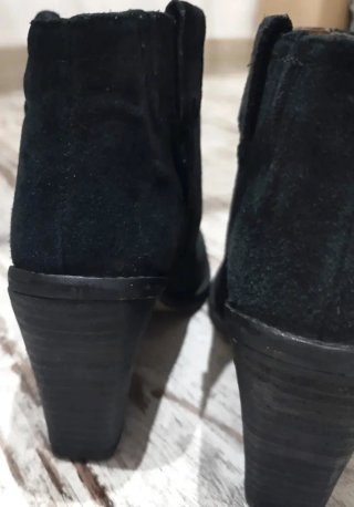 Botines de tacón Zara en serraje negro