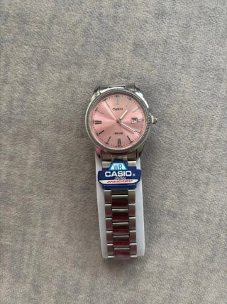 Reloj Casio Plateado con Esfera Rosa