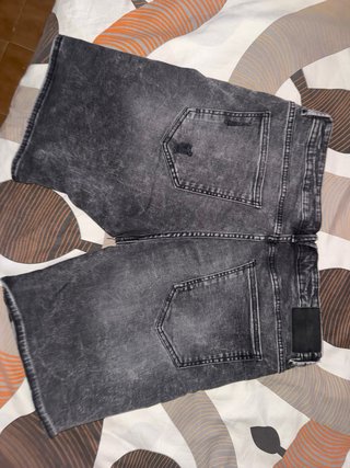 Pantalón vaquero Pull&Bear negro desgastado