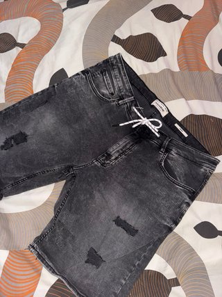 Pantalón vaquero Pull&Bear negro desgastado