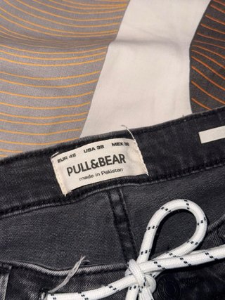 Pantalón vaquero Pull&Bear negro desgastado