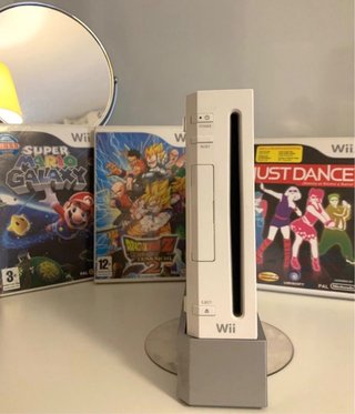 Consola Nintendo Wii con 2 mandos y juegos