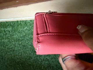 Cartera Guess Rosa con Correa