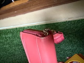 Cartera Guess Rosa con Correa