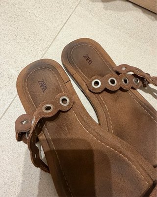 Sandalias ojales piel Zara