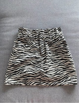Falda Corta Estampado Animal (cebra)