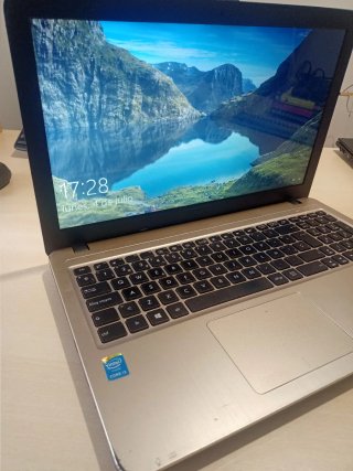 Ordenador portátil ASUS Plata/Negro