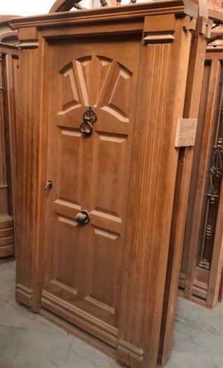 Puerta de calle madera moderna