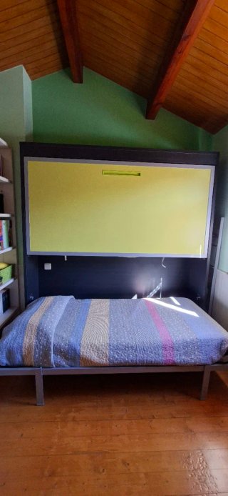 Litera plegable de metal y madera