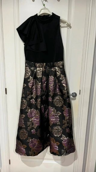 Vestido de fiesta negro y morado