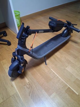 ¡Solo usado por niño!.Patinete Eléctrico Segway Ni