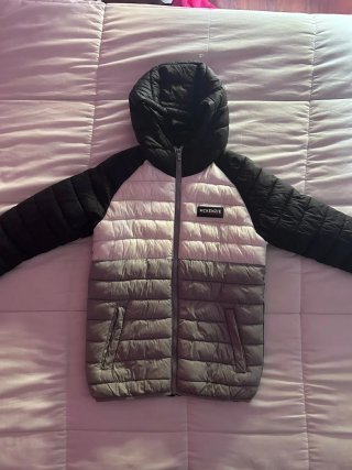 Plumífero McKenzie Negro, blanco  y Gris